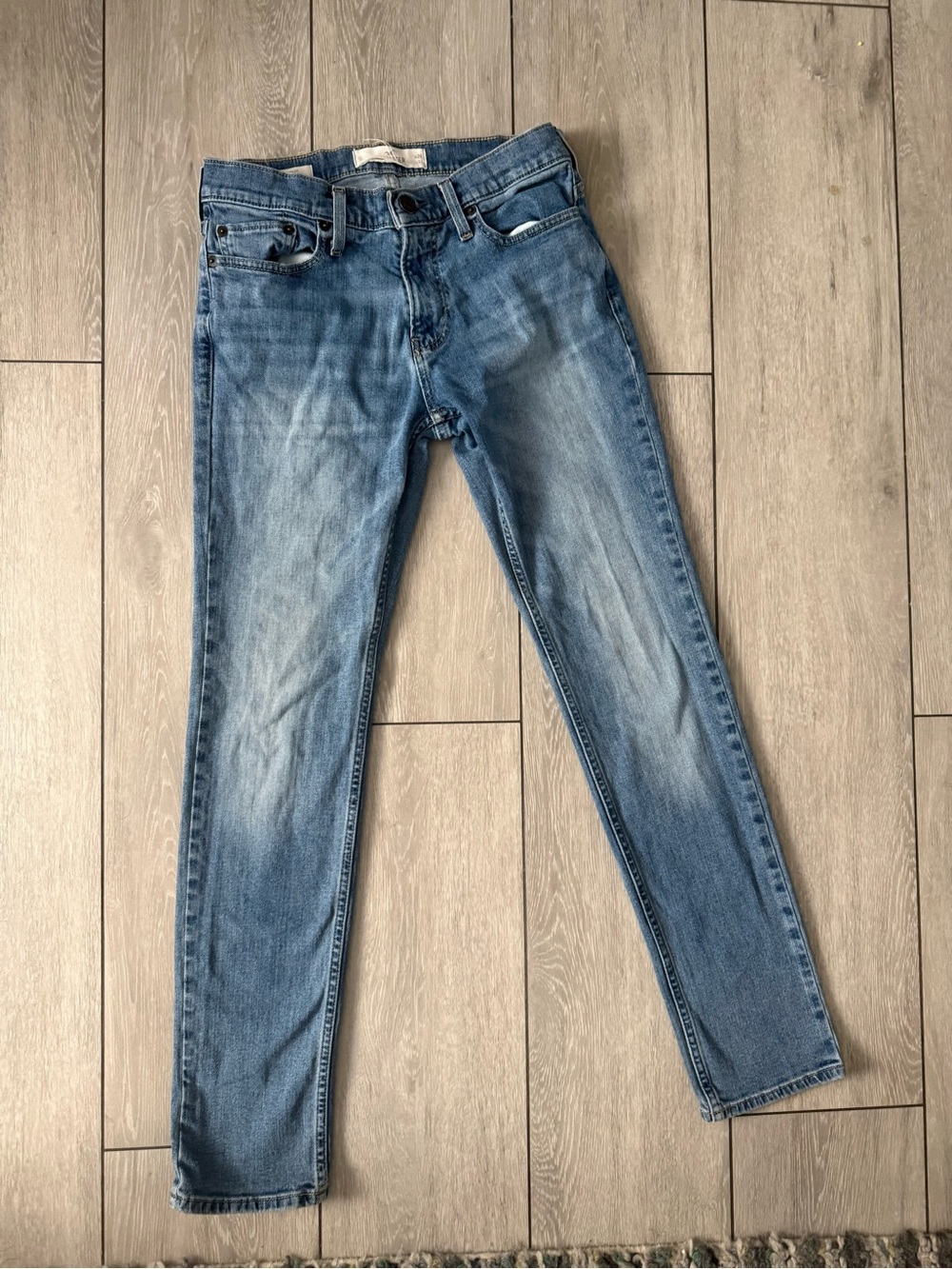 Hollister Slim Men's Jeans in Faded Blue Wash